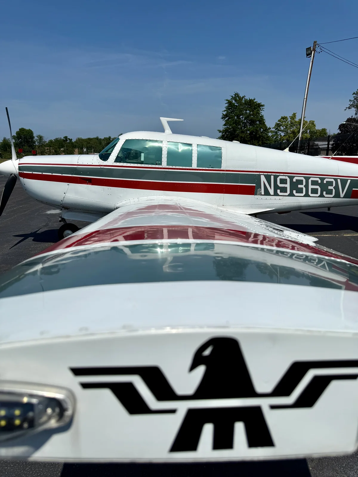 Mooney logo on the cowl of N9363V