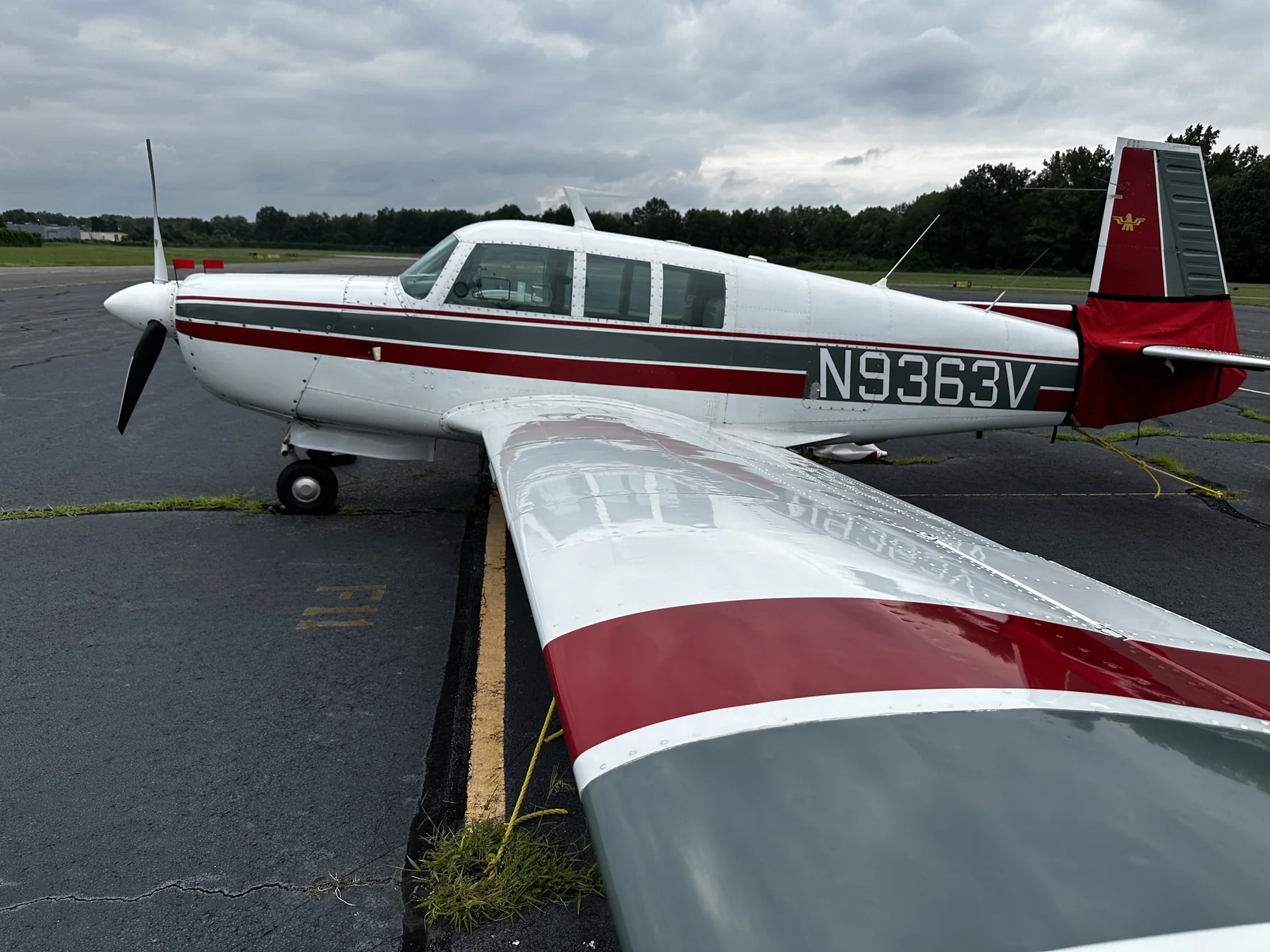 N9363V left profile showing the wing and registration